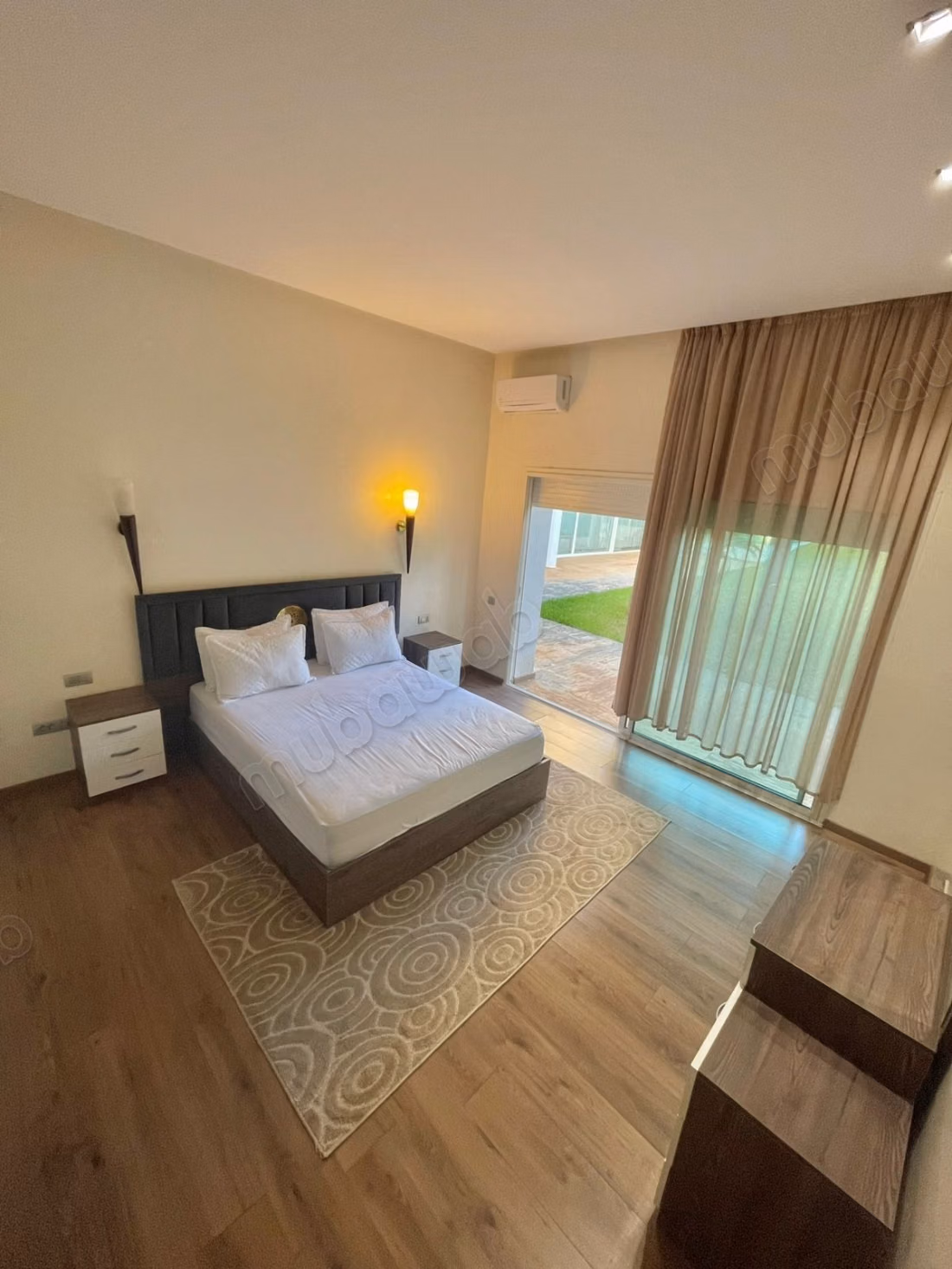 Villa de luxe à louer dans le quartier des ambassades. 5 grandes pièces. Meublé