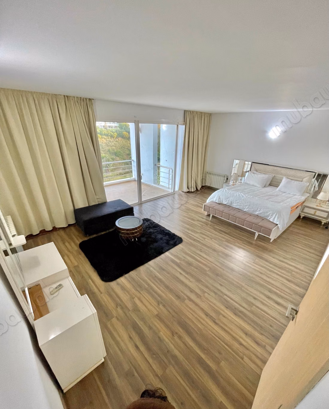 Villa de luxe à louer dans le quartier des ambassades. 5 grandes pièces. Meublé