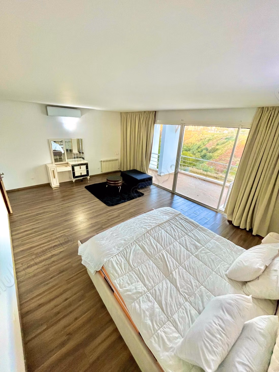 Villa de luxe à louer dans le quartier des ambassades. 5 grandes pièces. Meublé
