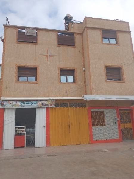 House for sale in Khouribga. Area of 70 m². Moroccan living room and satellite antenna.