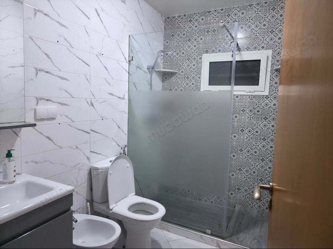 Excelente apartamento en alquiler en Riad Oulad Mtaa. Superficie de 132 m². Bien amueblado