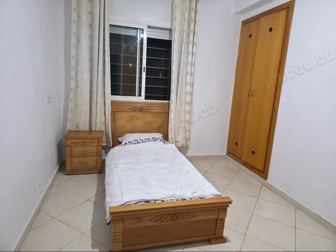 Excelente apartamento en alquiler en Riad Oulad Mtaa. Superficie de 132 m². Bien amueblado