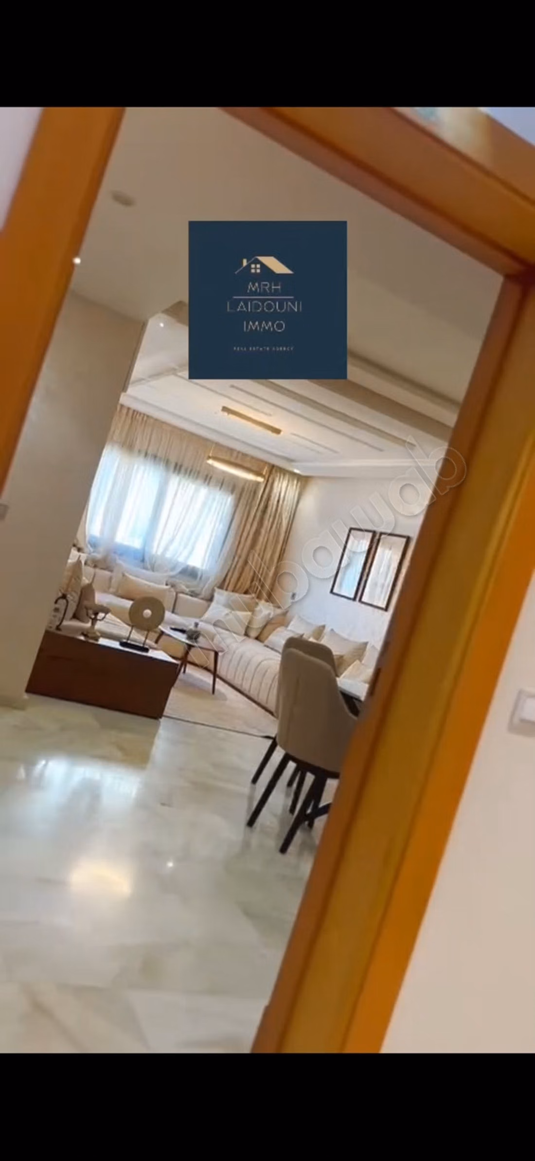 Zeer mooi appartement te huur in het centrum. Oppervlakte van 120 m². Gemeubileerd