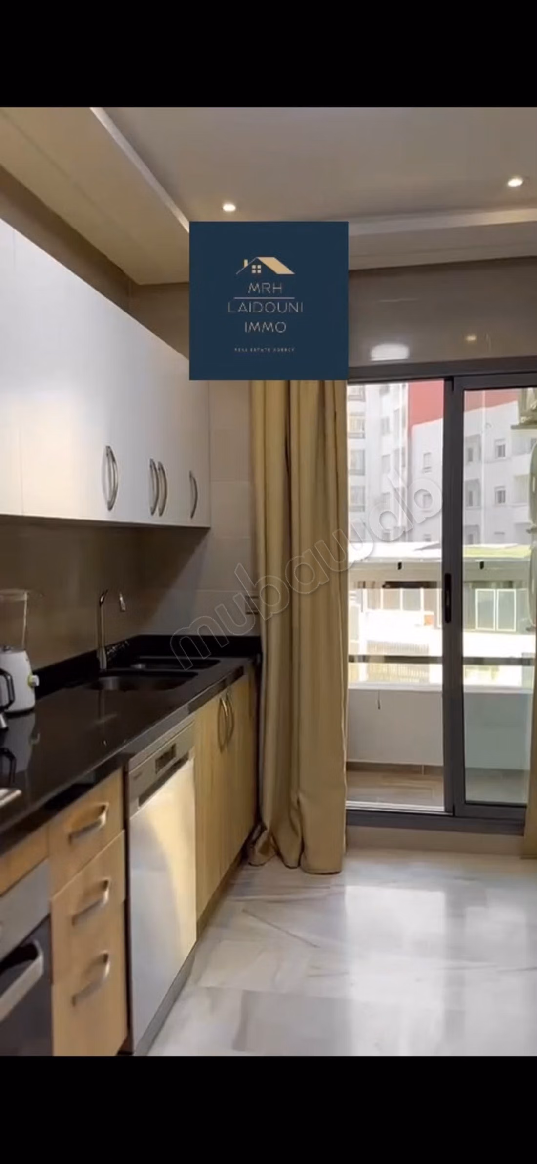 Zeer mooi appartement te huur in het centrum. Oppervlakte van 120 m². Gemeubileerd