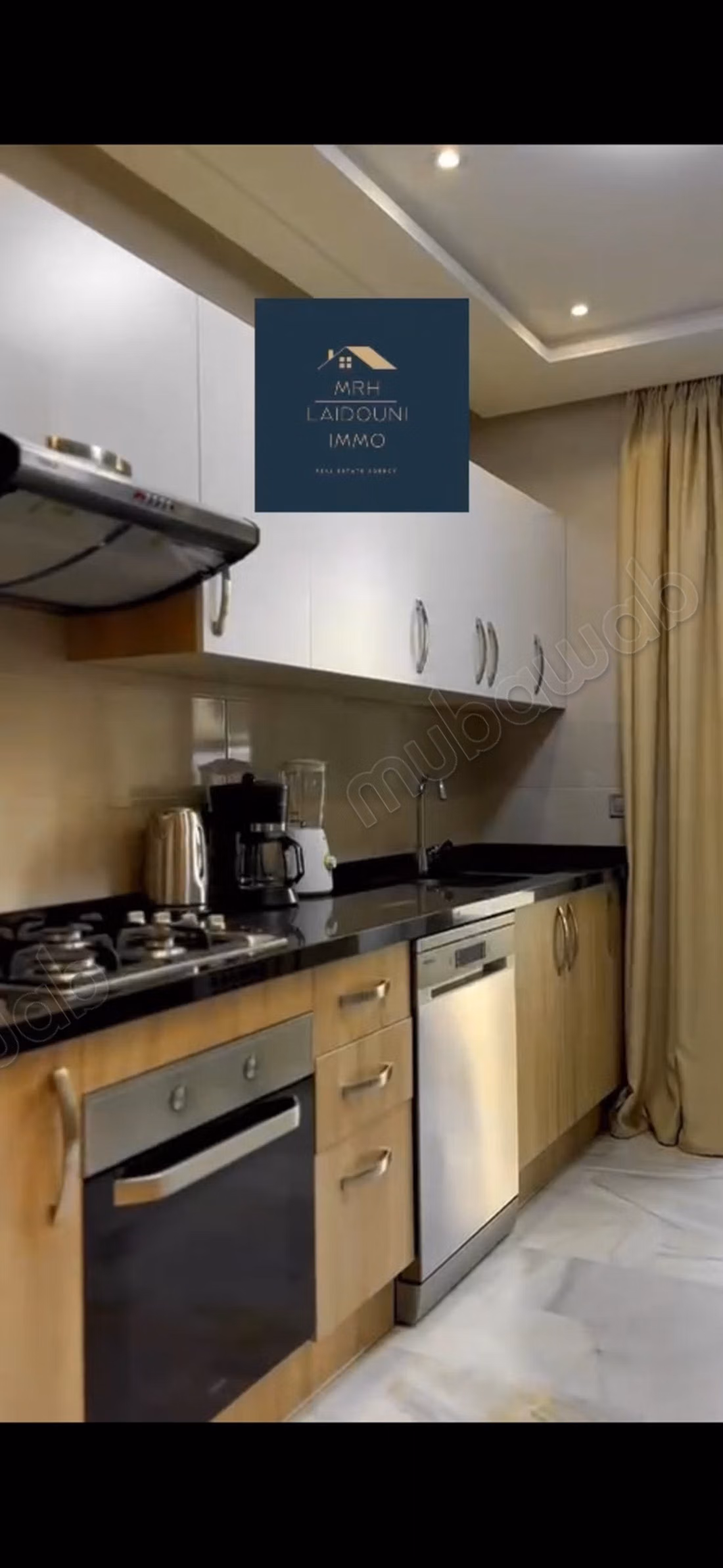 Zeer mooi appartement te huur in het centrum. Oppervlakte van 120 m². Gemeubileerd