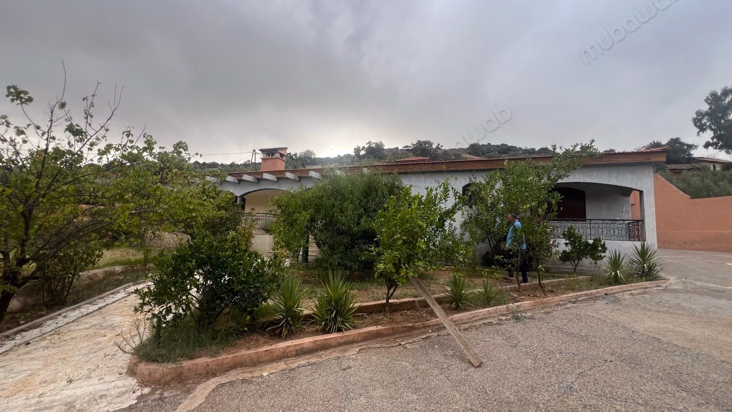 Vente d'une ferme à Mouha Ouhamou Zayani. Superficie totale de 300 m². Sécurité 24/24.