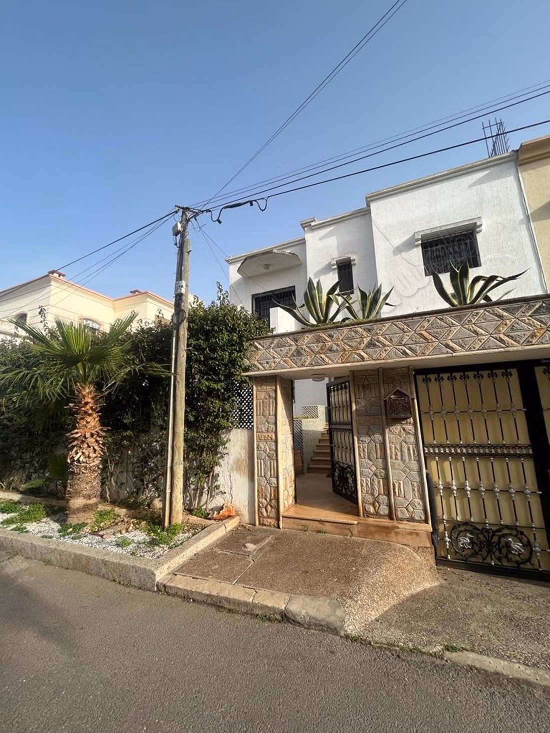 Villa sur bvd mequa 
californie