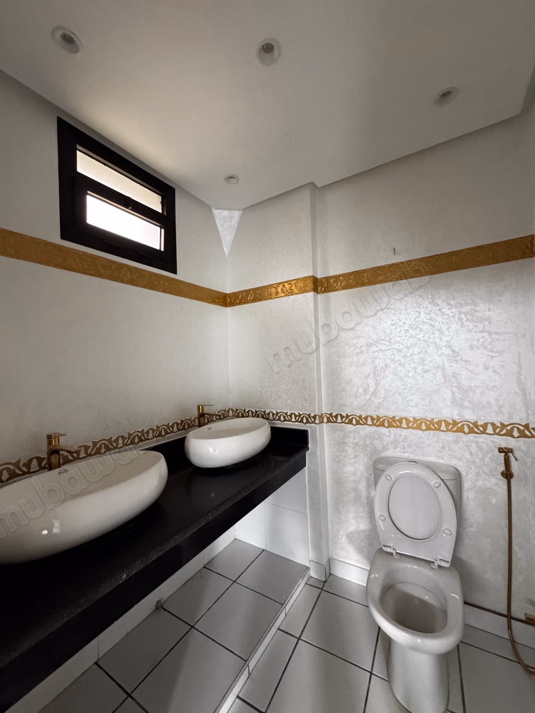 Luxe villa te huur in Souissi. 6 grote kamers. Terras en tuin