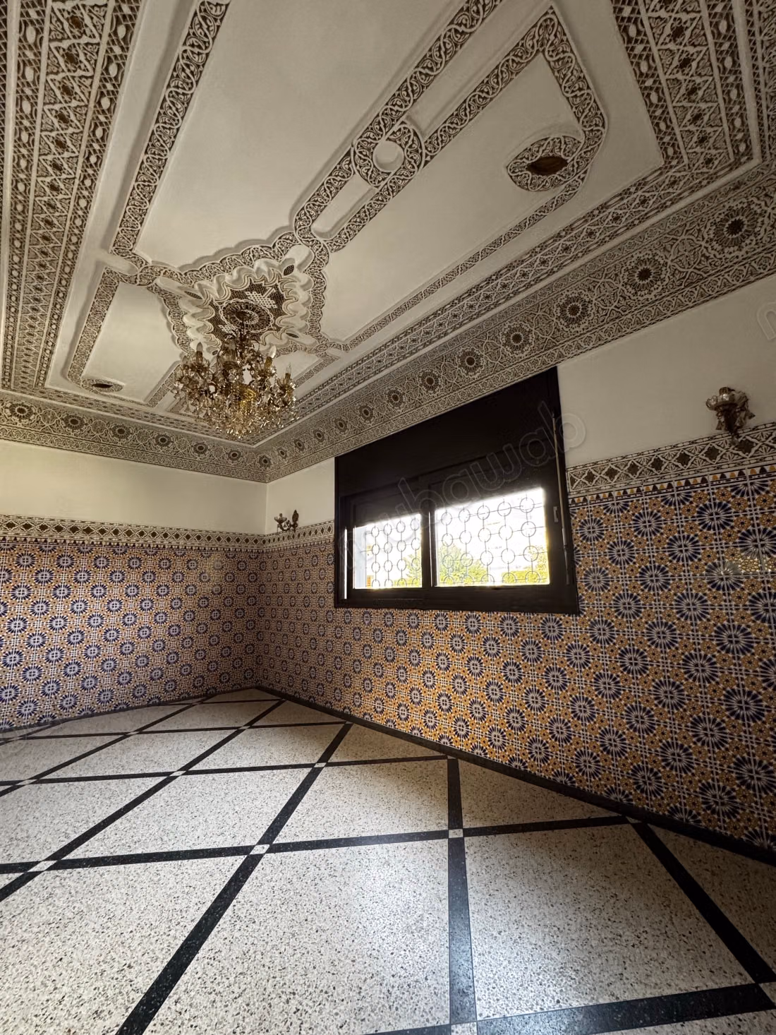 Luxe villa te huur in Souissi. 6 grote kamers. Terras en tuin
