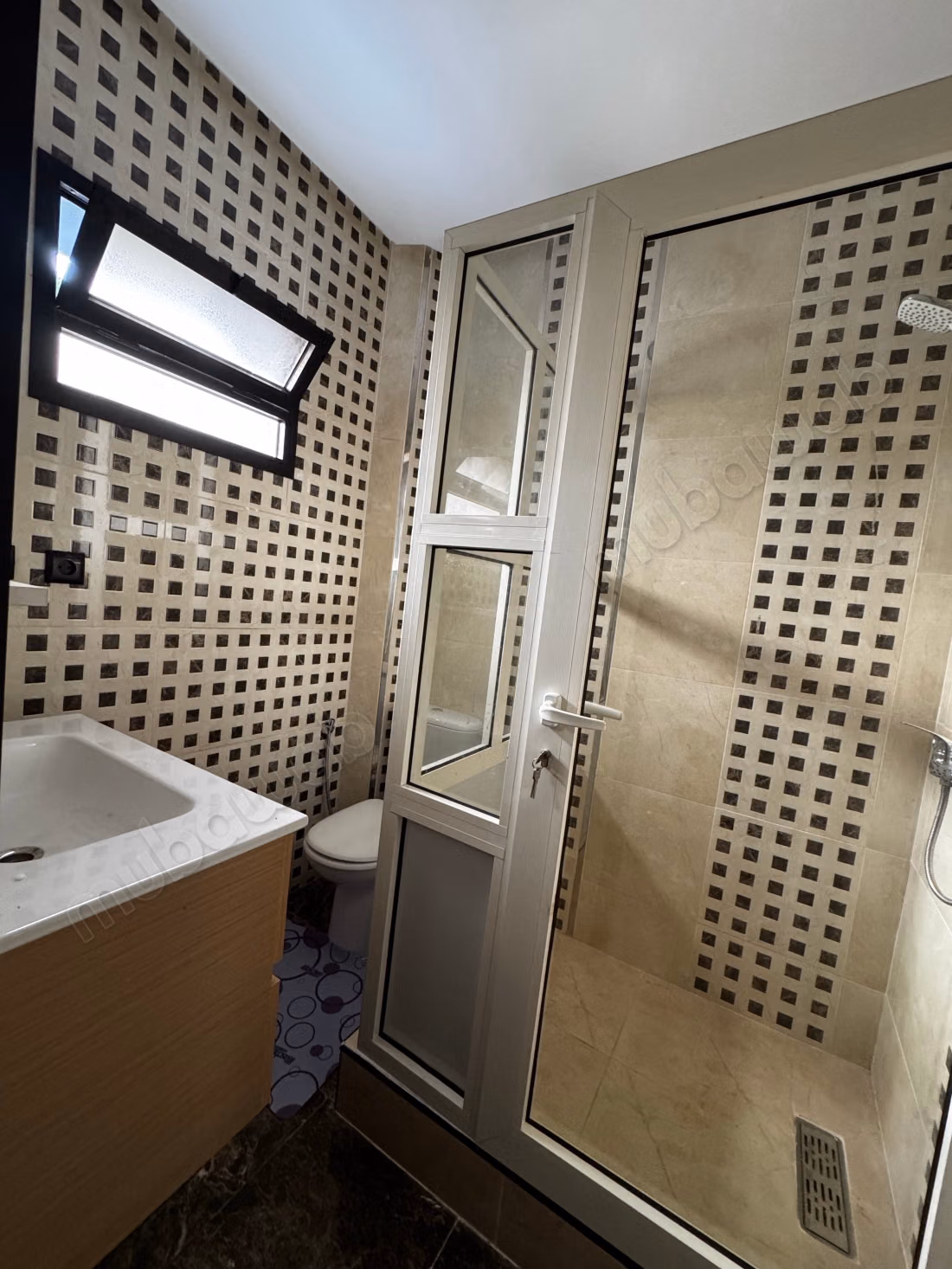 Luxe villa te huur in Souissi. 6 grote kamers. Terras en tuin