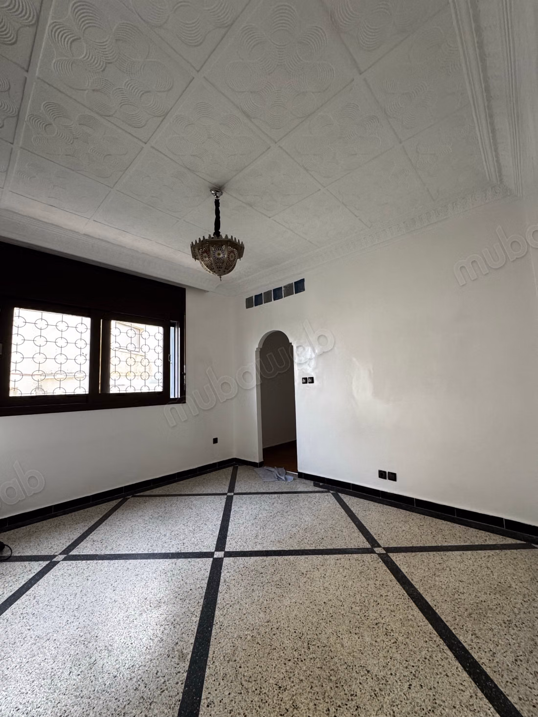 Luxe villa te huur in Souissi. 6 grote kamers. Terras en tuin