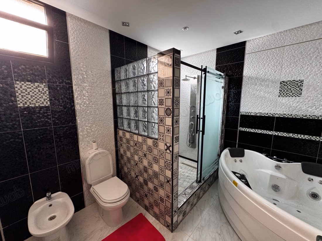 Luxe villa te huur in Souissi. 6 grote kamers. Terras en tuin