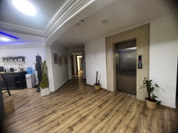 In affitto ufficio di 345 m² in H10 al Lago 1