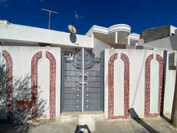 À vendre Maison indépendante s2 a cite merdes