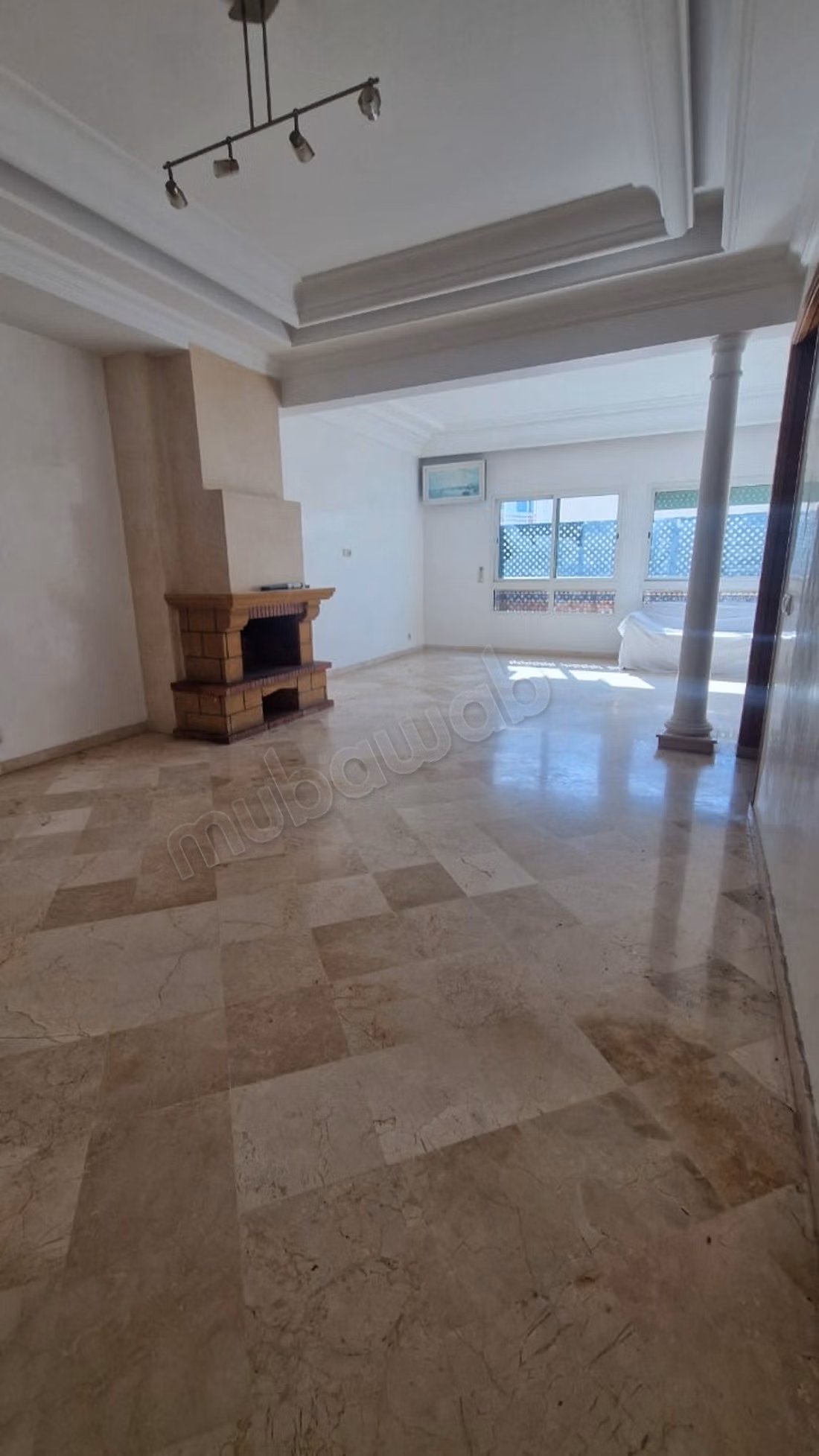 For sale apartment with terrace in the Golden Triangle neighborhood