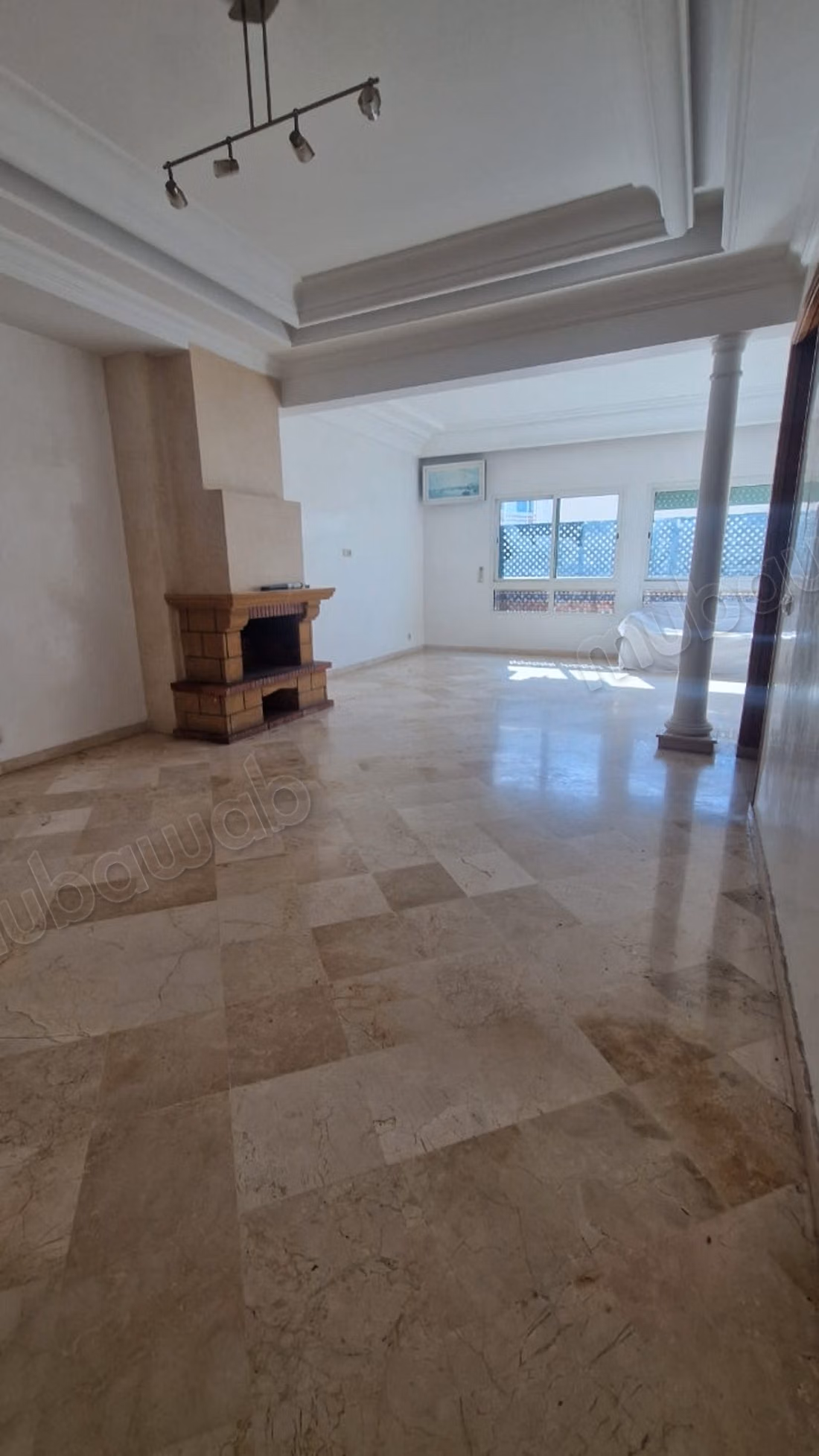 For sale apartment with terrace in the Golden Triangle neighborhood