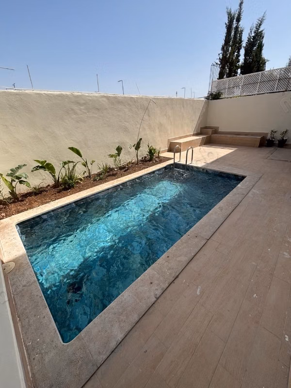 Somptueuse villa à vendre à Dar Bouazza. 4 pièces confortables. Grande piscine