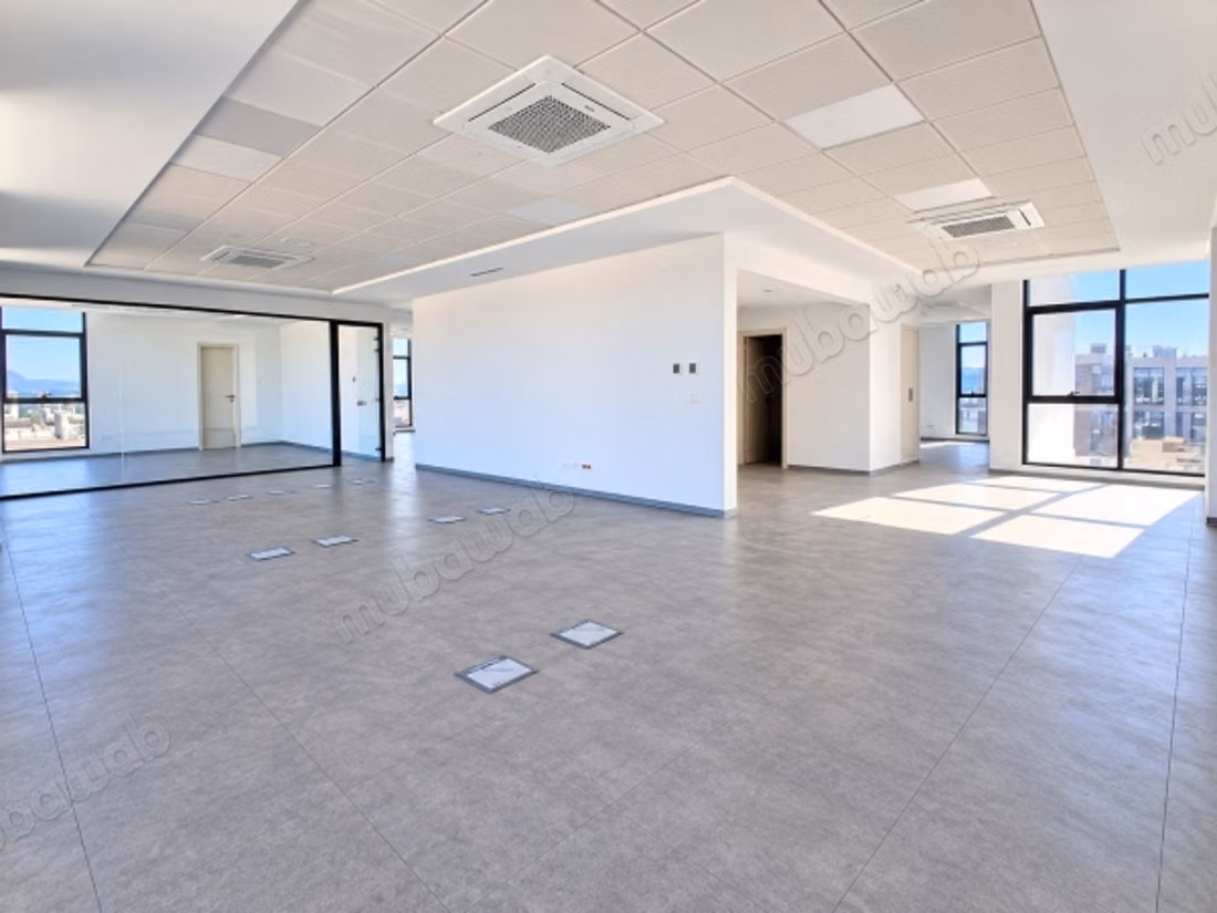 Exceptional office at Lac Zéro IFCP1