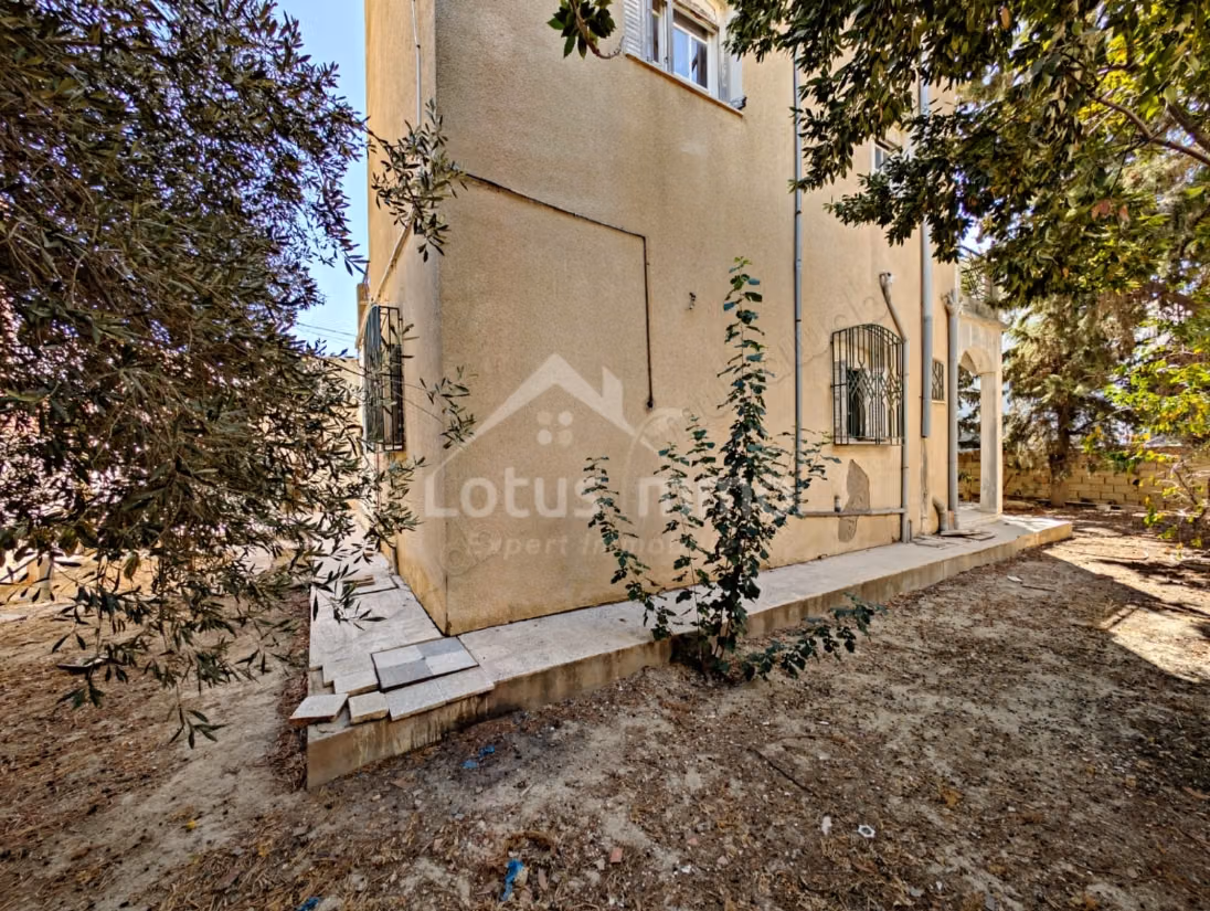 For Sale Villa S4 in Cité Ghazela