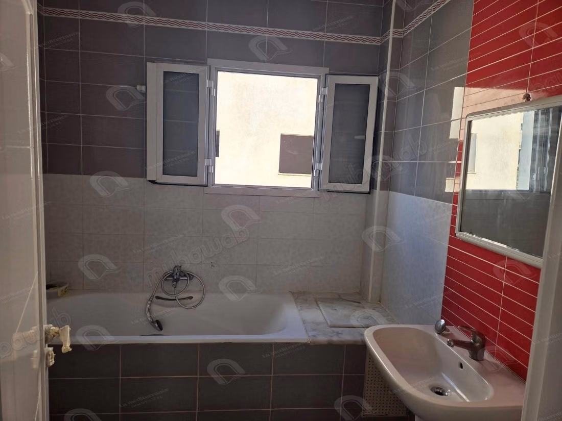 In affitto un piano di villa S3 nei Giardini di Cartagine