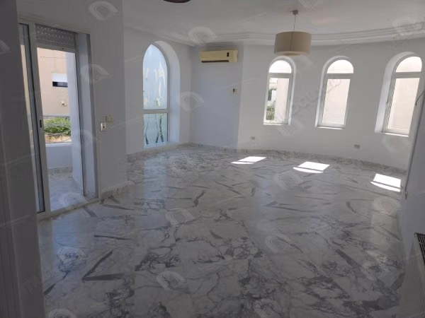 In affitto un piano di villa S3 nei Giardini di Cartagine