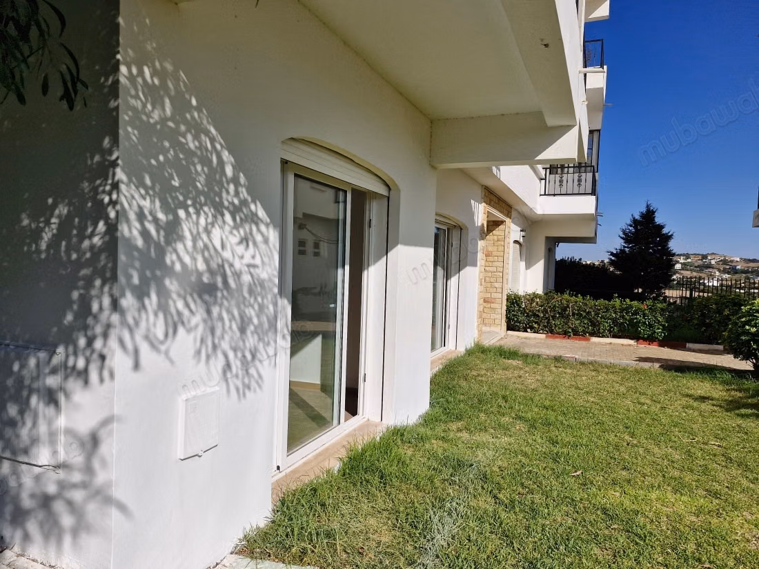 Verkoop van een mooi appartement in Achakar. 6 comfortabele kamers. Zwembad