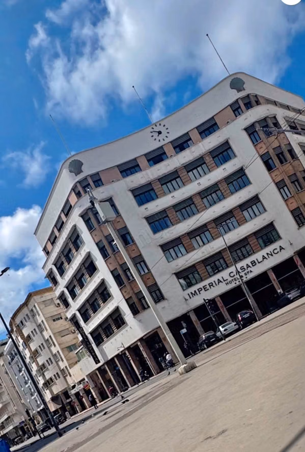 Très grand studio vide à l’hôtel impérial