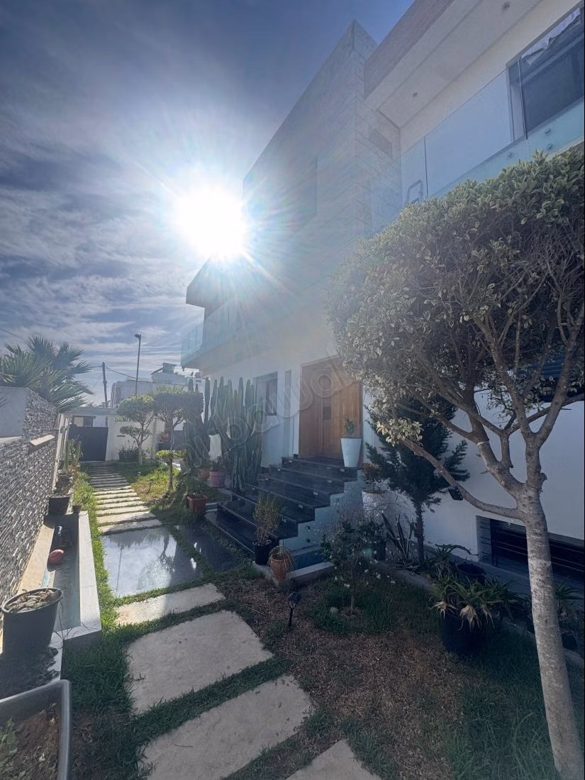 Villa moderna con piscina orientada al sur en venta en Harhoura