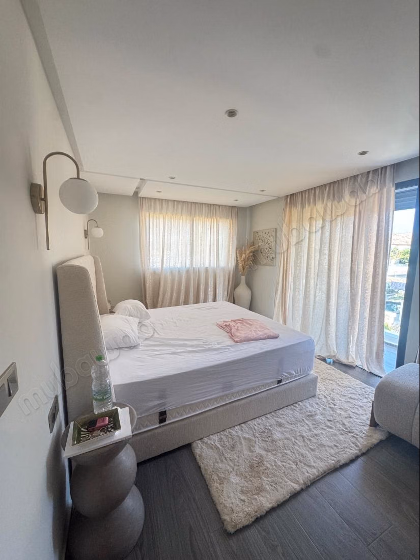 Villa moderna con piscina orientada al sur en venta en Harhoura