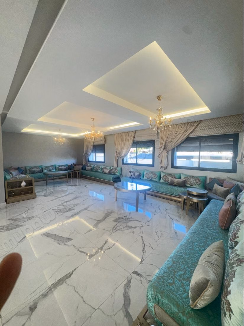 Villa moderna con piscina orientada al sur en venta en Harhoura