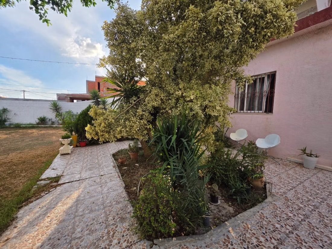 House for sale in Bni Nefaa with a Spacious Garden