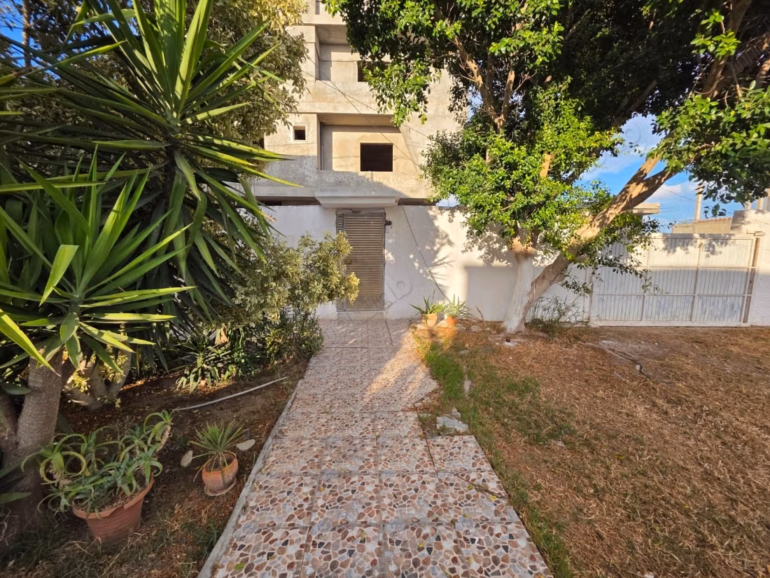 House for sale in Bni Nefaa with a Spacious Garden