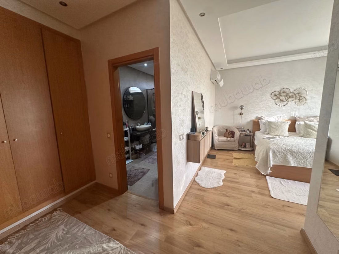 Luxury villa for rent in Dar Bouazza. 4 large rooms. Parking spaces and garden.