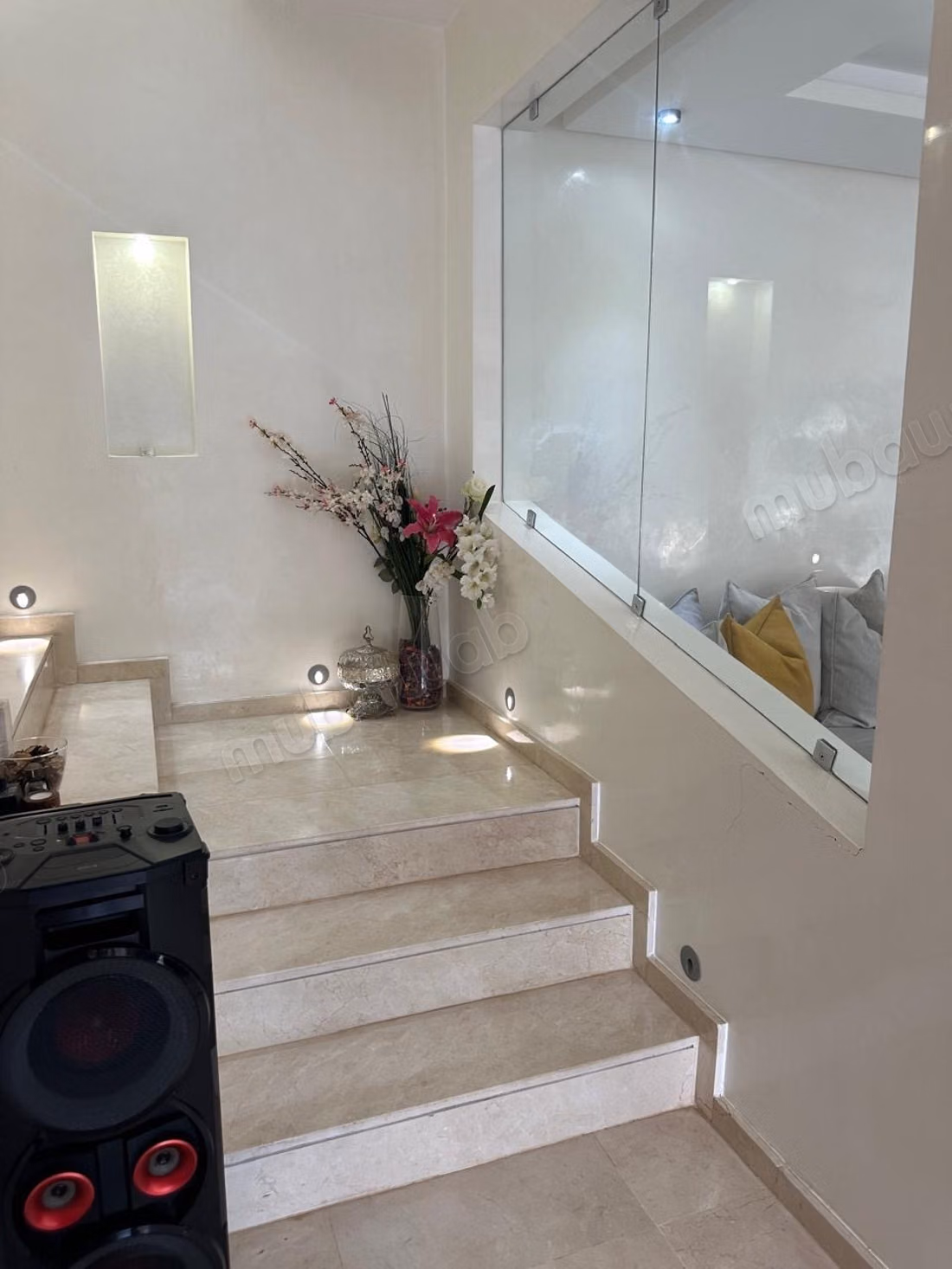 Luxury villa for rent in Dar Bouazza. 4 large rooms. Parking spaces and garden.