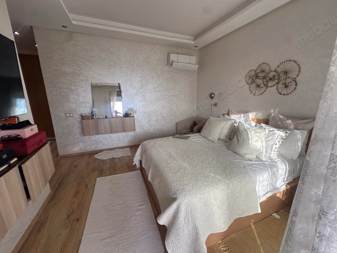 Luxury villa for rent in Dar Bouazza. 4 large rooms. Parking spaces and garden.