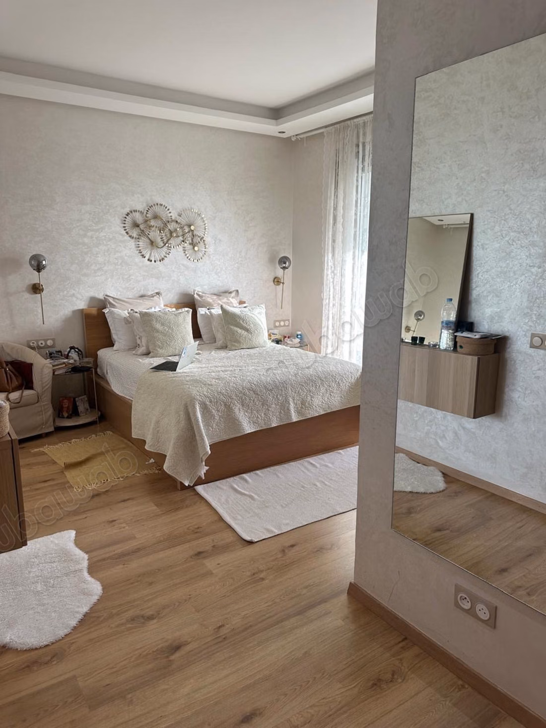 Luxury villa for rent in Dar Bouazza. 4 large rooms. Parking spaces and garden.