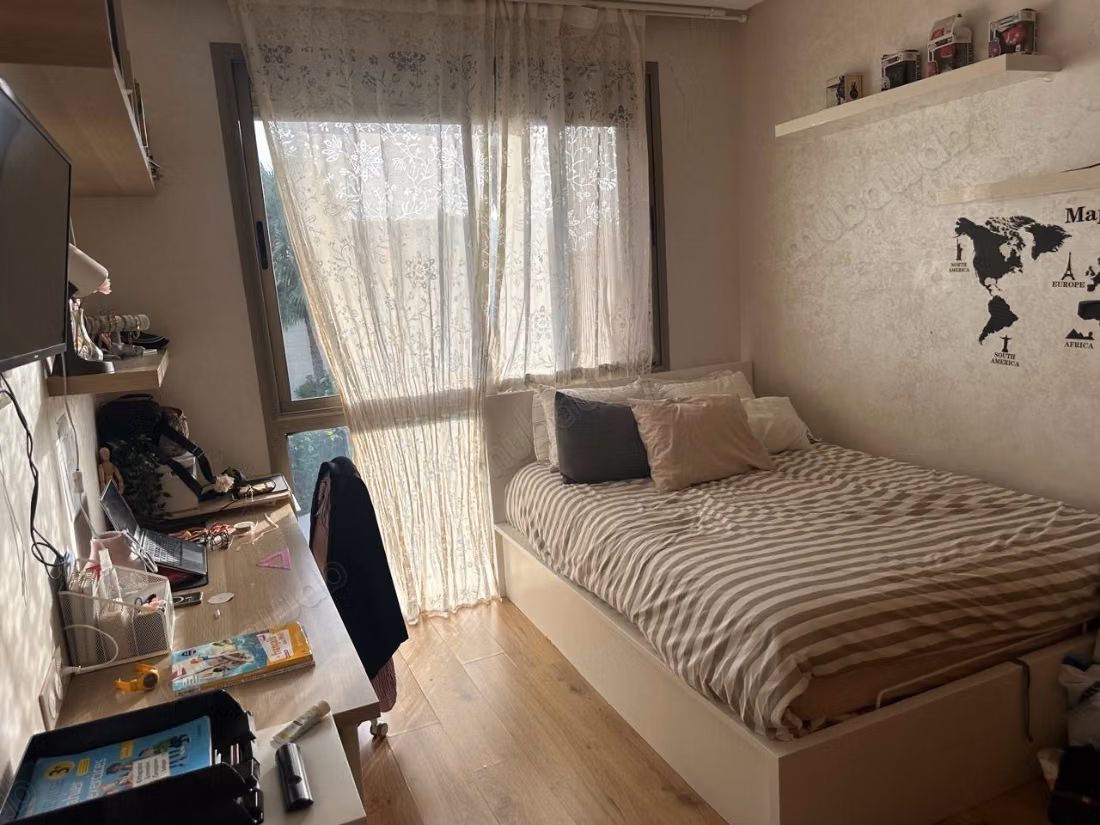 Luxury villa for rent in Dar Bouazza. 4 large rooms. Parking spaces and garden.