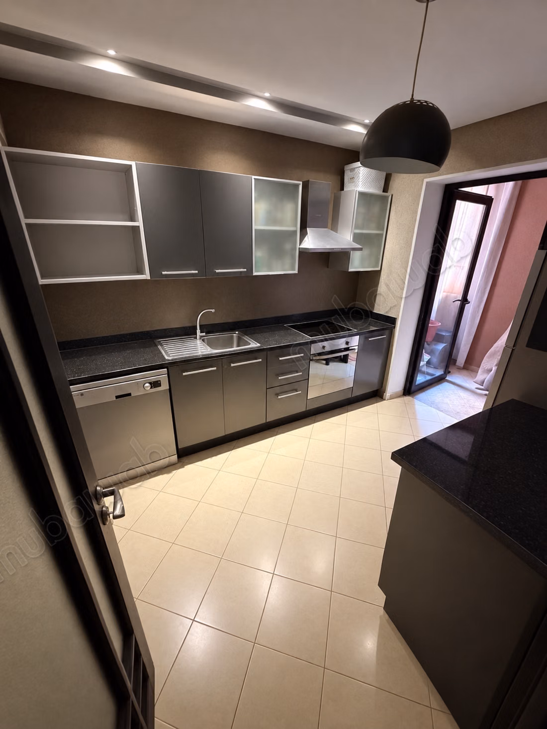 Apartamento en alquiler en Hay Mabrouka. Superficie total de 110 m². Bien amueblado