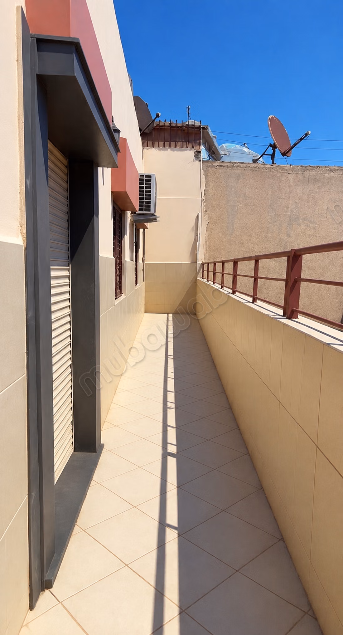 Appartement à l'achat à Tabriquet. 
3 grandes pièces. 
Terrasse et ascenseur