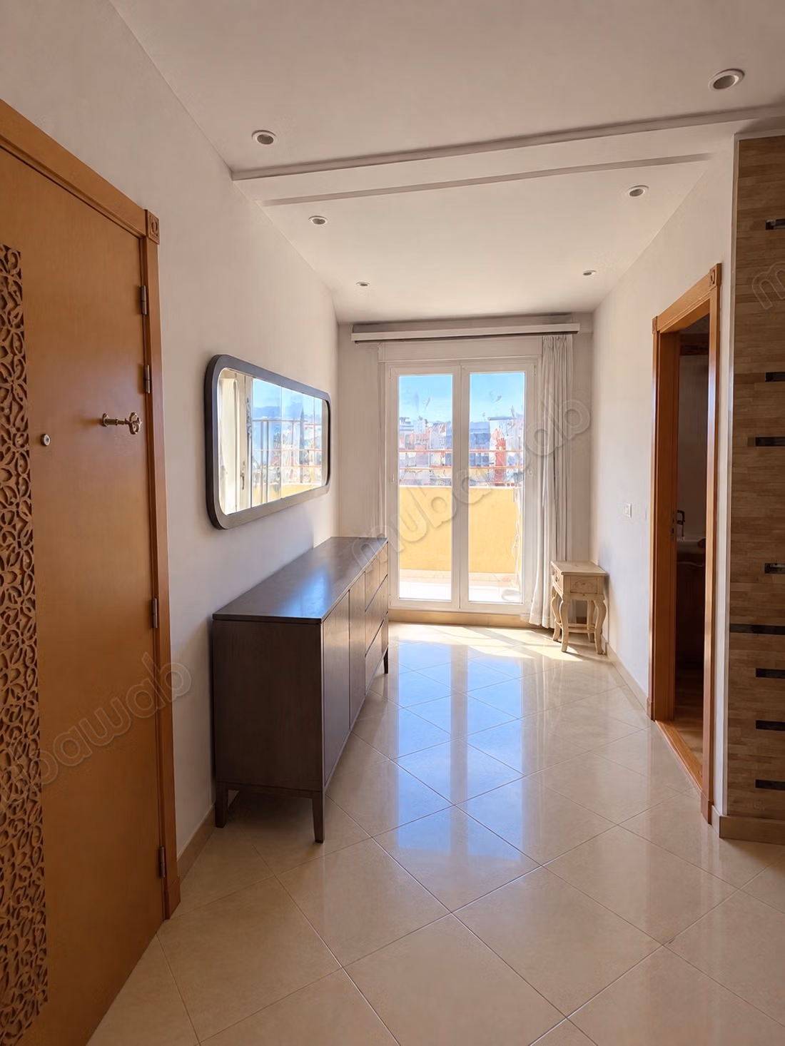 Appartement à l'achat à Tabriquet. 
3 grandes pièces. 
Terrasse et ascenseur