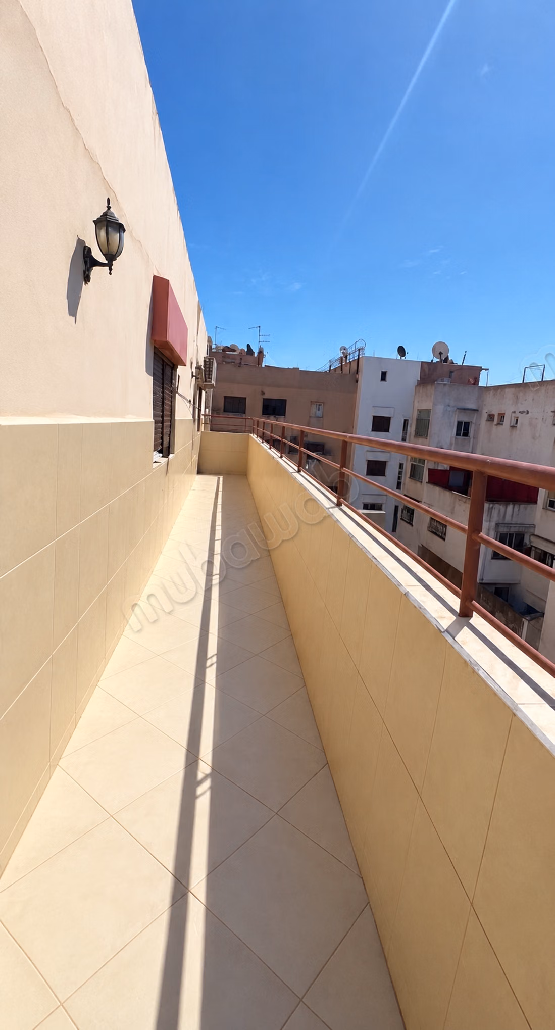 Appartement à l'achat à Tabriquet. 
3 grandes pièces. 
Terrasse et ascenseur