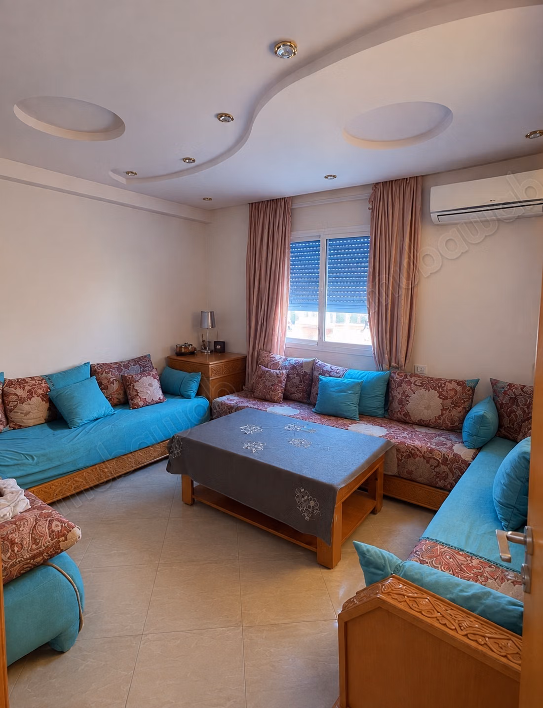 Appartement à l'achat à Tabriquet. 
3 grandes pièces. 
Terrasse et ascenseur