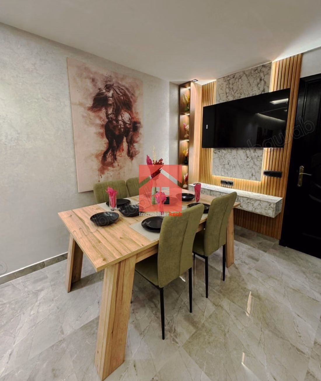 Chic en Nieuw Appartement met Zwembad
