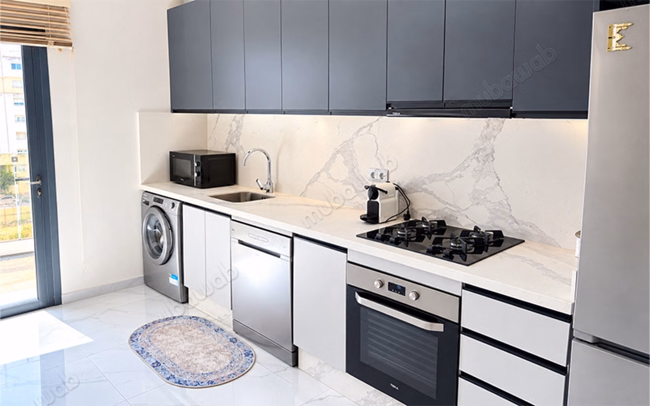 Luxe Gemeubileerd Appartement met Zeezicht