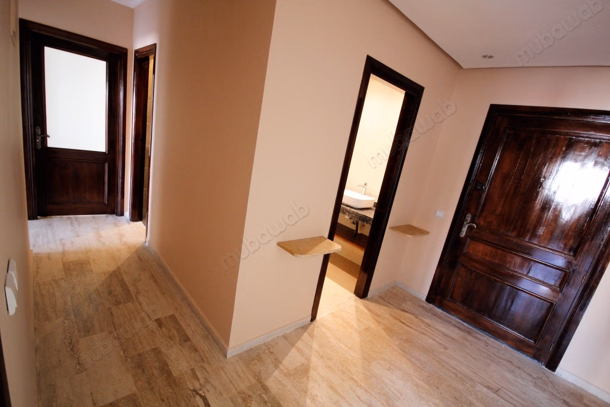 Se alquila apartamento renovado de 2 habitaciones con terraza cerca del parque Lyautey