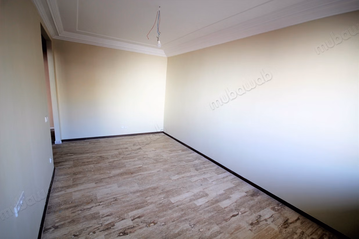 Se alquila apartamento renovado de 2 habitaciones con terraza cerca del parque Lyautey