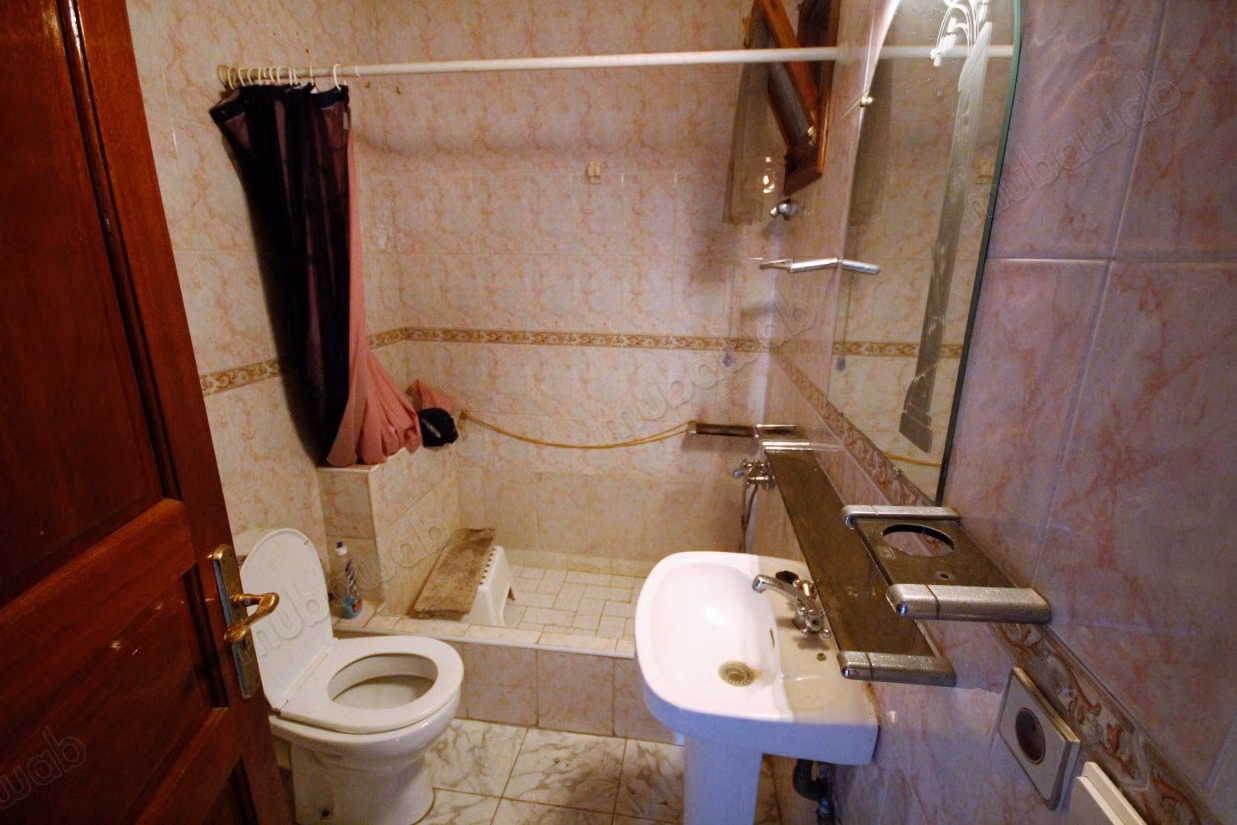 Vend petit immeuble de rapport 
habitat commerces