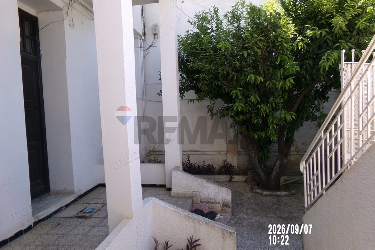 For Sale Land 260 m² with Villa to Demolish