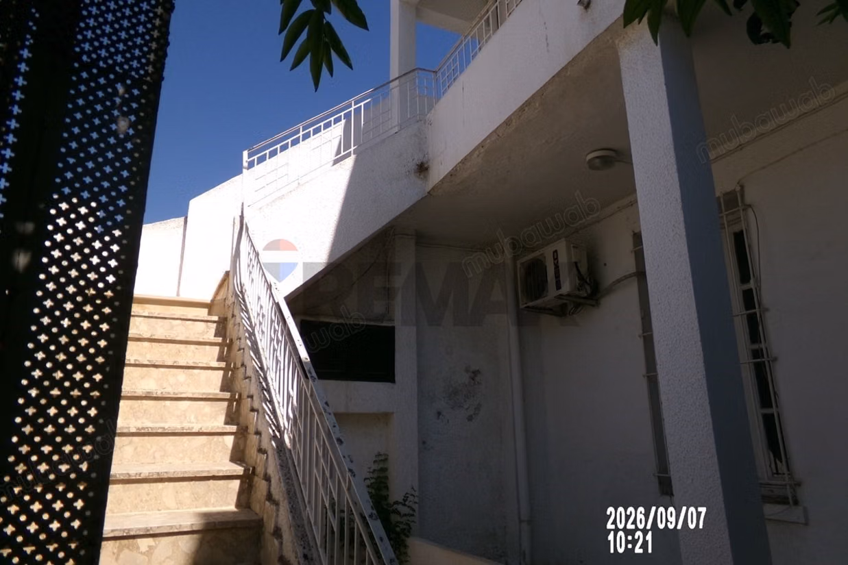 For Sale Land 260 m² with Villa to Demolish