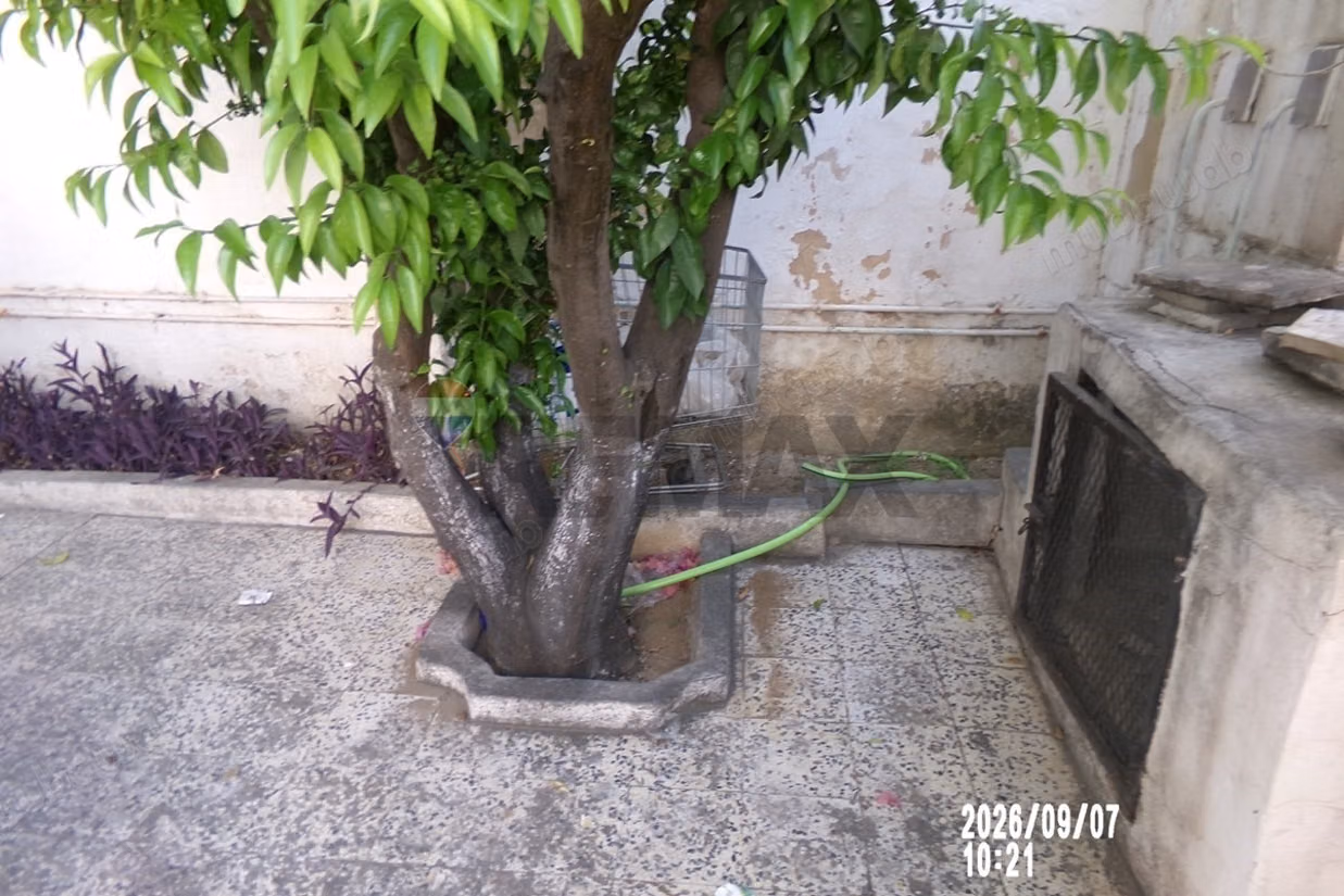 For Sale Land 260 m² with Villa to Demolish